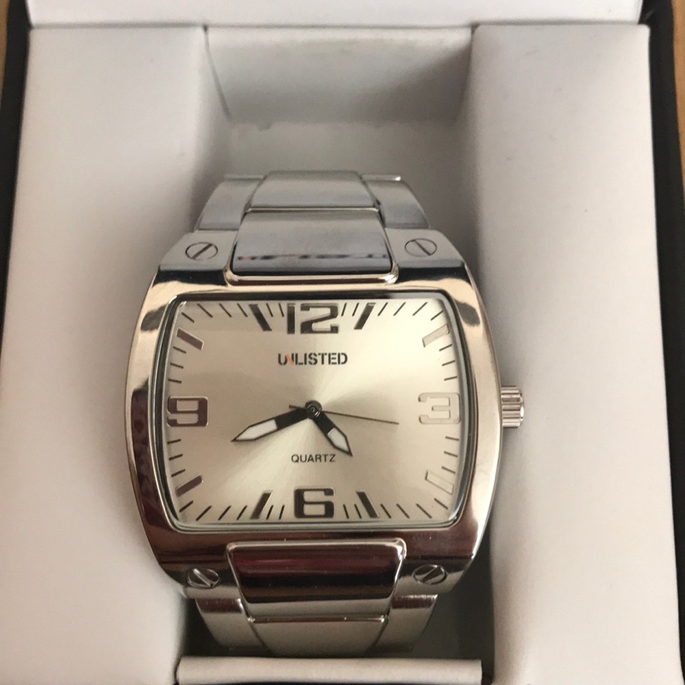 Unlisted men’s watch